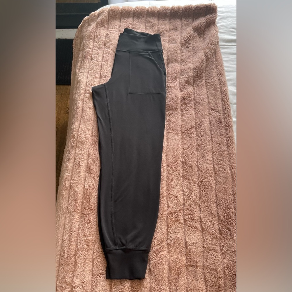 Lululemon women’s joggers